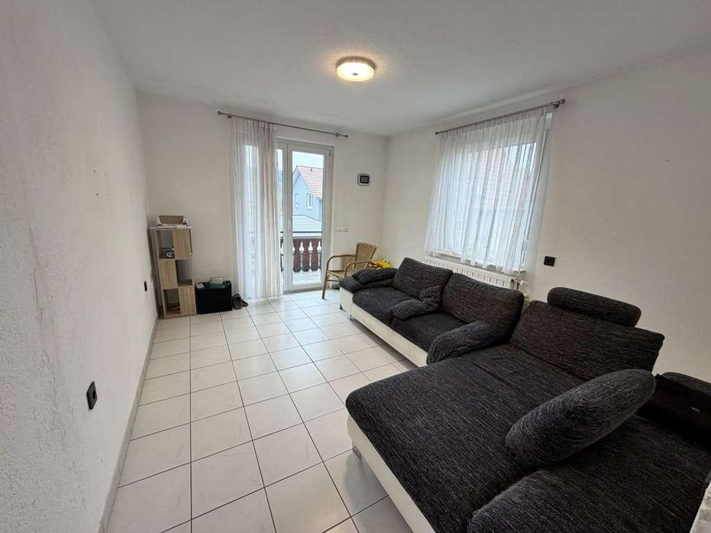 Immobilie in Urbach - Zweifamilienhaus mit ausgebauter Bühne  großem Potenzial - Bild 3