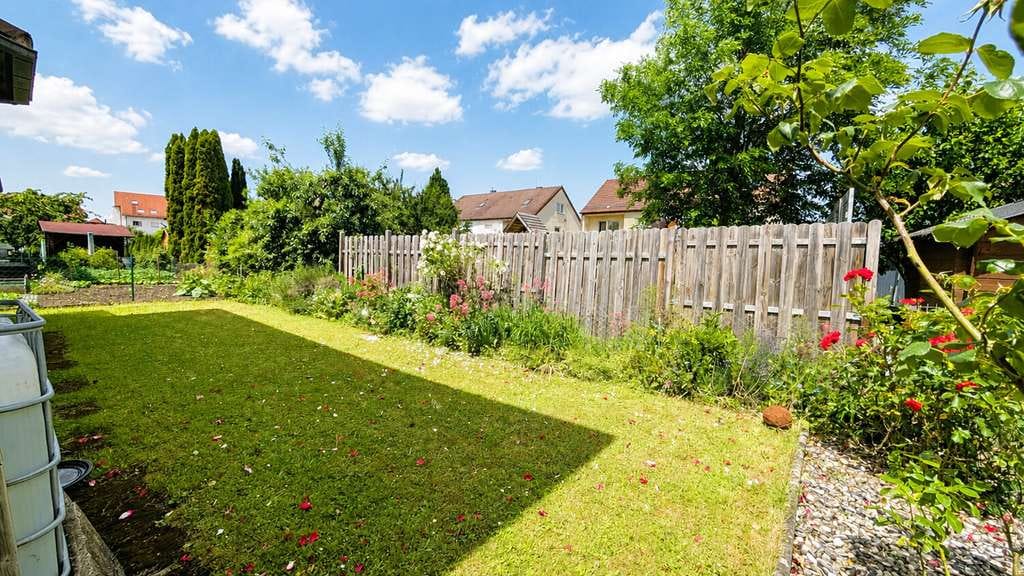 Immobilie in Süßen - Gepflegte Doppelhaushälfte mit schönem Garten, Terrasse und optional zwei Garagen - Bild 1