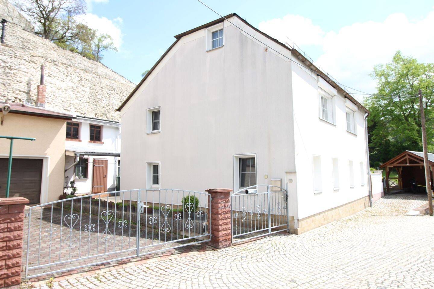 Immobilie in Elsterberg - Familienfreundliches Einfamilienhaus in bester und ruhiger Lage - Bild 0