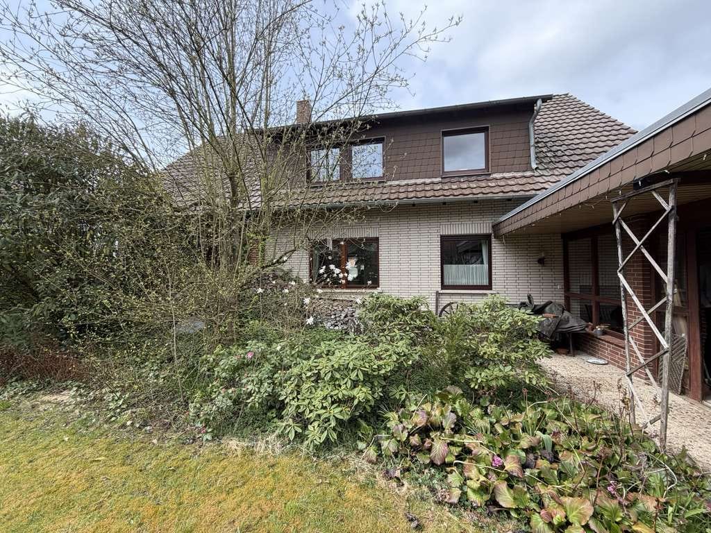 Immobilie in Duderstadt - Großzügiges Zweifamilienhaus mit Doppelgarage und idyllischem Garten - Bild 1
