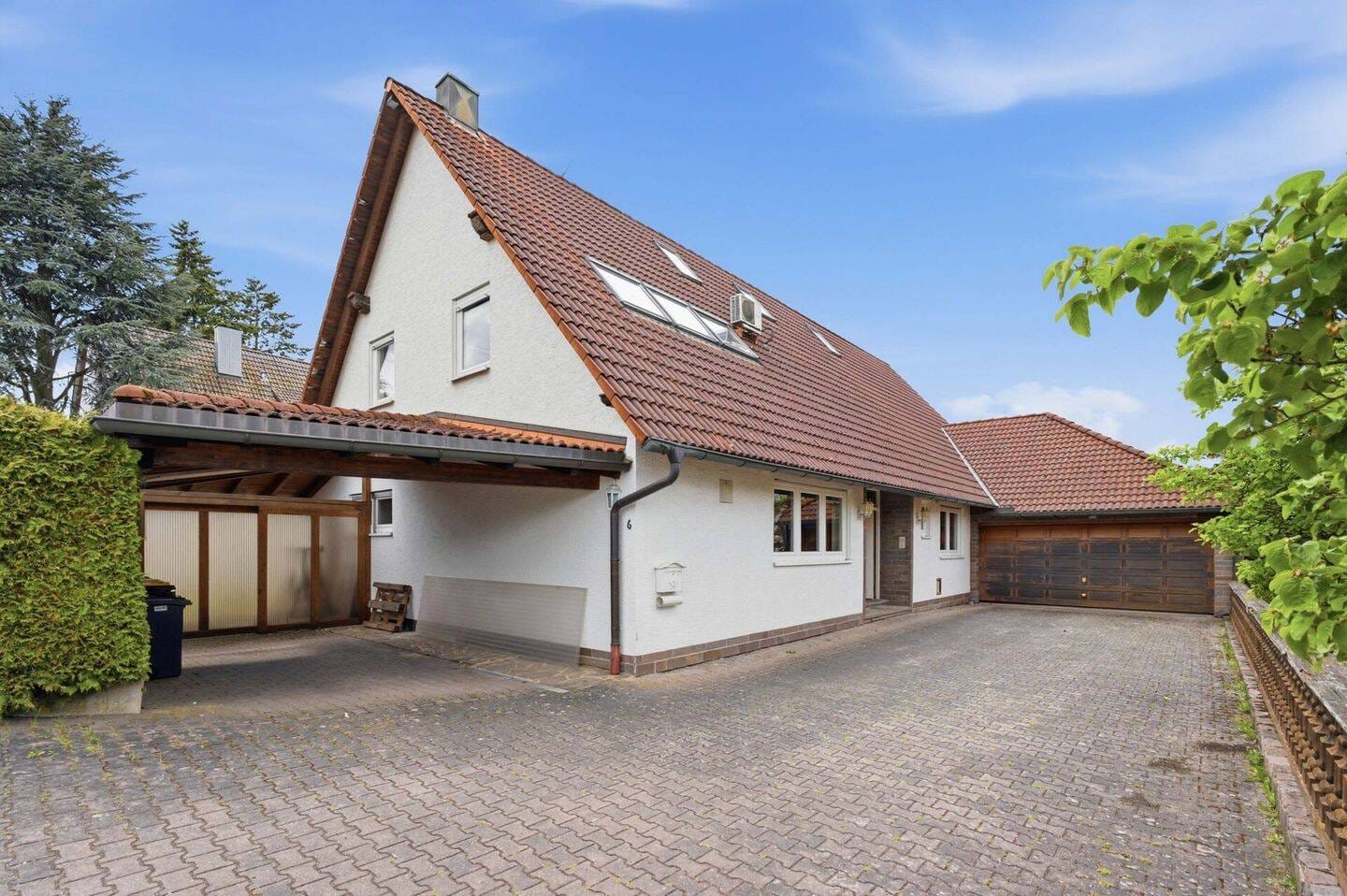 Immobilie in Emskirchen - Einfamilienhaus mit viel Wohnfläche zum weiteren Ausbau - Bild 2