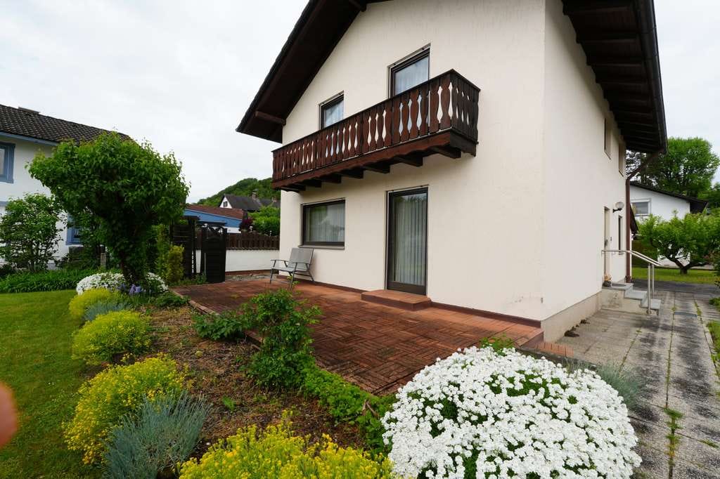 Immobilie in Simbach - renovierungsbedürftiges Einfamilienhaus in schöner zentralen Lage - 799 - Bild 2