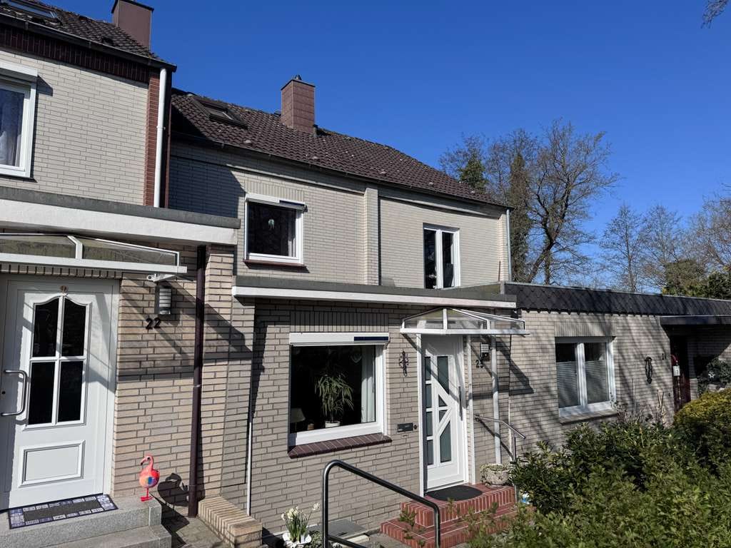 Immobilie in Bad Schwartau - Gepflegtes Reihenhaus mit Garten in ruhiger, gefragter Lage + Garagenoptionen - Bild 1