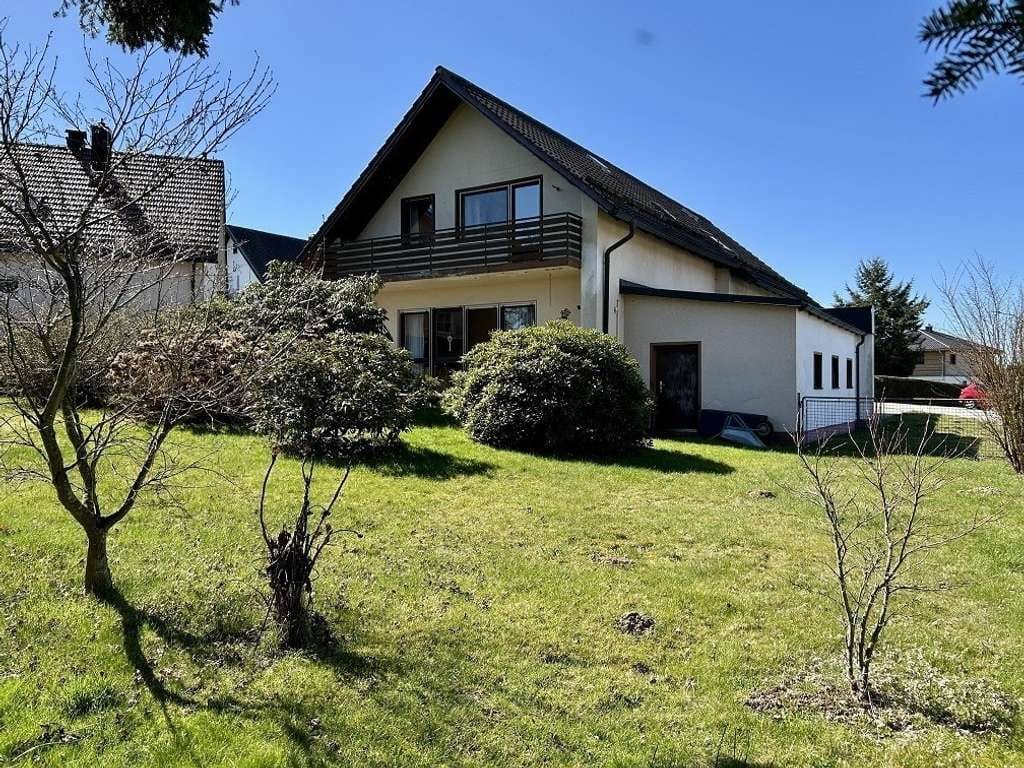Immobilie in Waldkirchen - Einfamilienhaus mit großzügigem Baugrundstück in zentrumsnaher Lage von 94065 Waldkirchen  - Bild 3