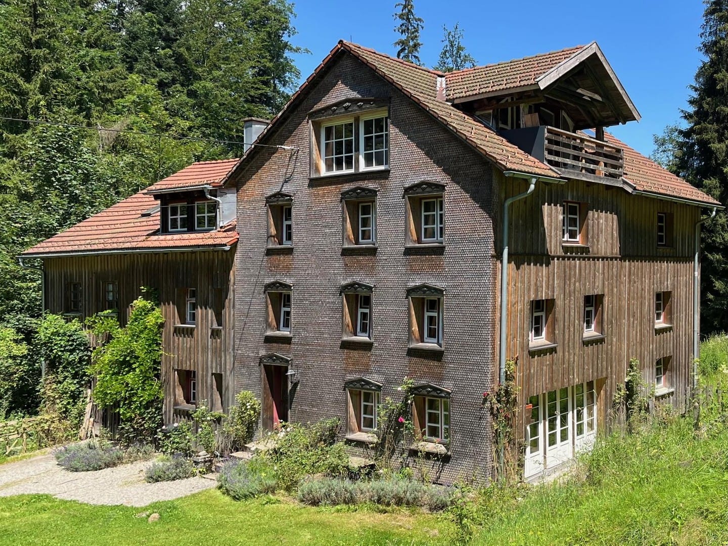 Immobilie in Weiler-Simmerberg - Historisches Bauernhaus im Allgäu in absoluter Alleinlage - Bild 0