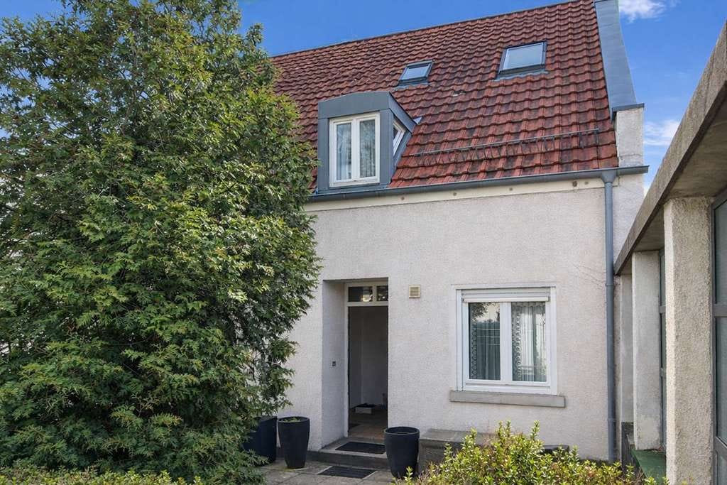 Immobilie in Pleidelsheim - Pleidelsheim: Charmante Doppelhaushälfte mit zwei Terrassen - zur Eigennutzung oder Kapitalanlage - Bild 1