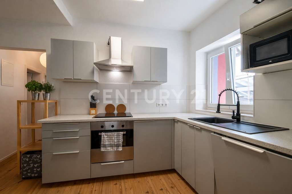 Immobilie in Wiesbaden - Zweifamilienhaus | Hof | Balkon | Hobbywerkstatt | 8 Zimmer - Bild 2