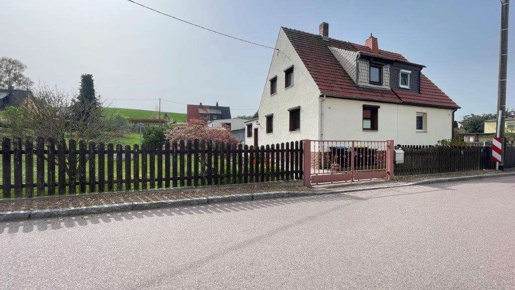 Immobilie in Roßwein - Achtung - Preissenkung! Hübsche Doppelhaushälfte mit großzügigem Grundstück in Roßwein zu verkaufen - Bild 0