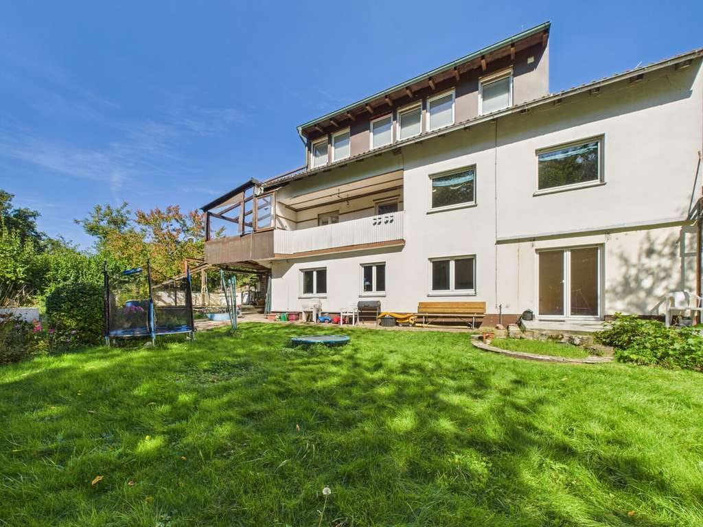 Immobilie in Georgensgmünd - Sanierungsbedürftiges Familienhaus im Herzen von Georgensgmünd – mit großem Garten und viel Potenzia - Bild 1