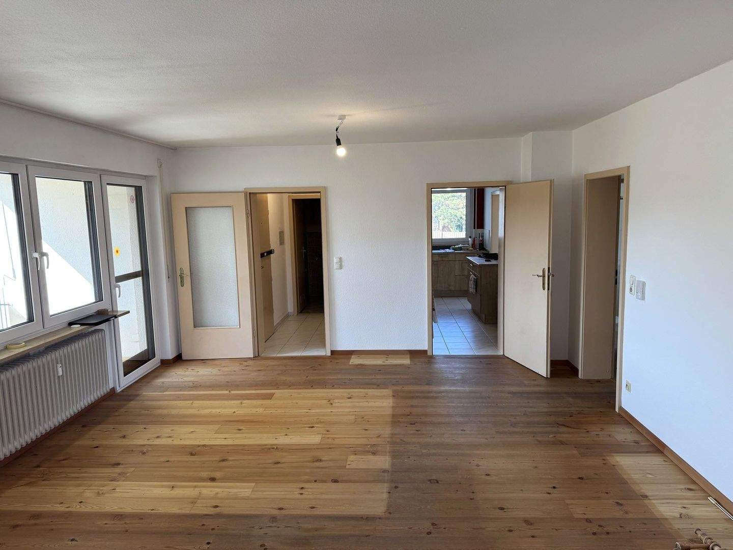Immobilie in Hemhofen - Großzügige und helle 3,5-Zimmer-Wohnung mit Südbalkon und PKW-Garage in ruhiger und beliebter Lage von Hemhofen - Bild 4