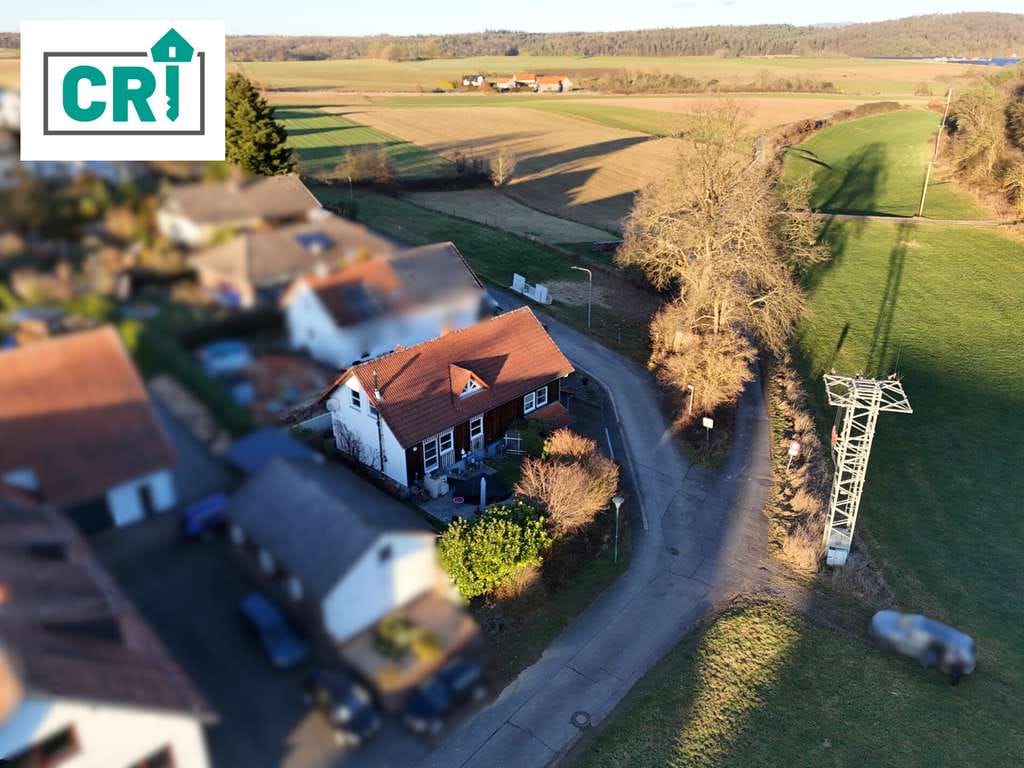 Immobilie in Rauschenberg - Gepflegtes Einfamilienhaus mit Kamin, Garten & Terrasse – energieeffizient beheizt über Nahwärme - Bild 0
