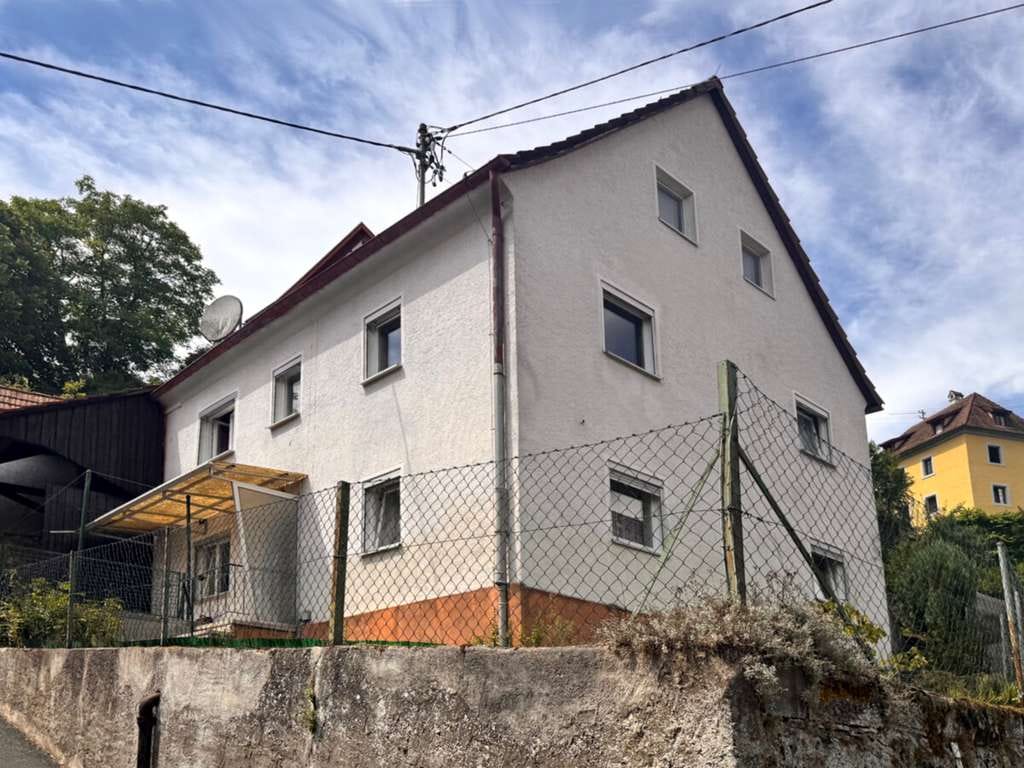 Immobilie in Egloffstein - +++RENOVIERUNGSBEDÜRFTIGES EINFAMILIENHAUS IN SCHÖNER AUSSICHTSLAGE IN EGLOFFSTEIN+++ - Bild 0