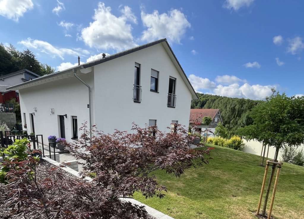 Immobilie in Modautal - Viele Nutzungsmöglichkeiten: energieeffizientes Zweifamilienhaus mit traumhaftem Ausblick  - Bild 0