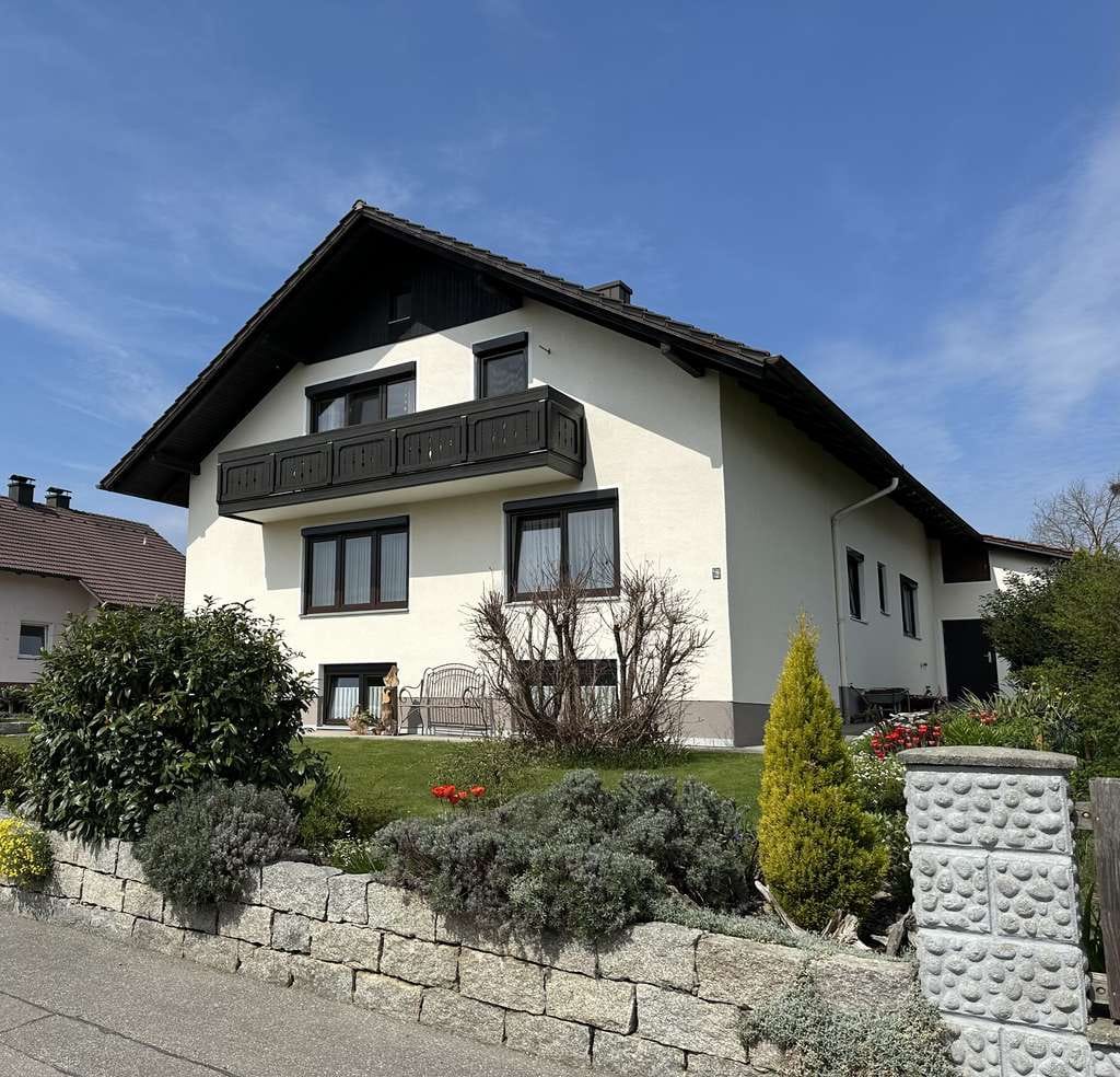 Immobilie in Aham - Wohnen mit Charakter: Einfamilienhaus in Aham - Bild 0
