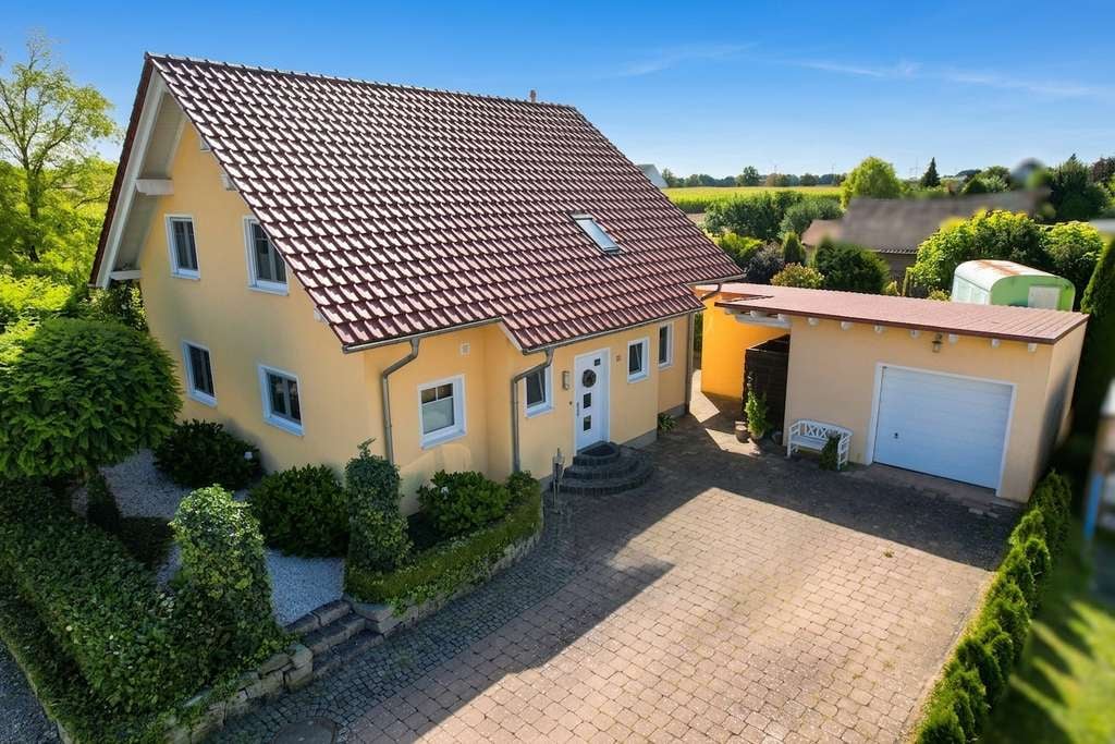 Immobilie in Borgentreich - Niedrigenergie-Holzhaus mit Weitblick, Südgarten & Garage in Borgentreich-Natzungen - Bild 0
