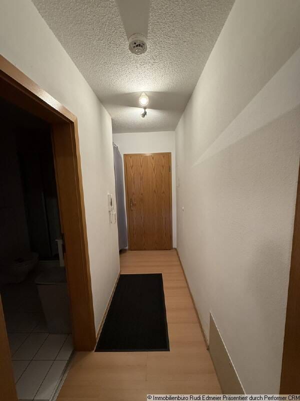 Immobilie in Metten - Kapitalanlage mit Weitblick: Gepflegte Wohnung mit großer Terrasse und Tiefgaragenstellplatz - Bild 2