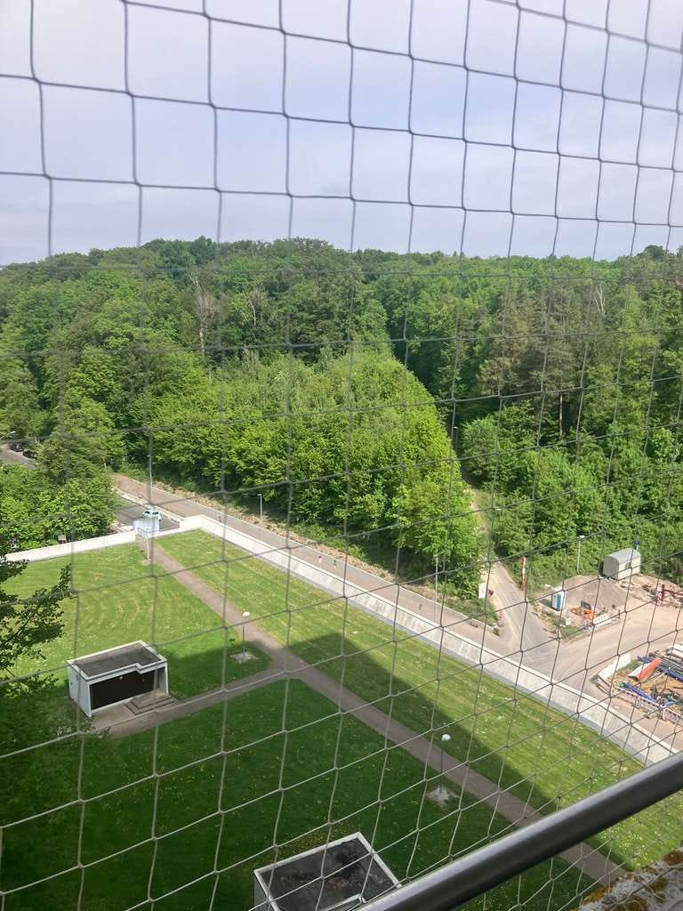 Immobilie in Sindelfingen - Renovierungschance mit Weitblick – 2-Zimmer-Wohnung mit Balkon, Keller und Tiefgaragen-Einzelbox in - Bild 4