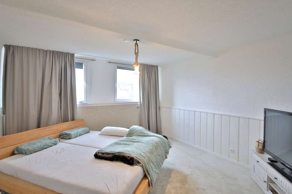 Immobilie in Schömberg - DG-Traum: 3,5 Zimmer mit Aussicht, modernisiert, teilmöbliert & sofort bezugsbereit - Bild 4