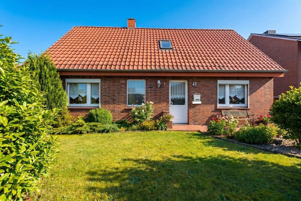 Immobilie in Meppen - Zwei Einheiten, viele Möglichkeiten-
Wohnen und Vermieten perfekt kombiniert - Bild 1