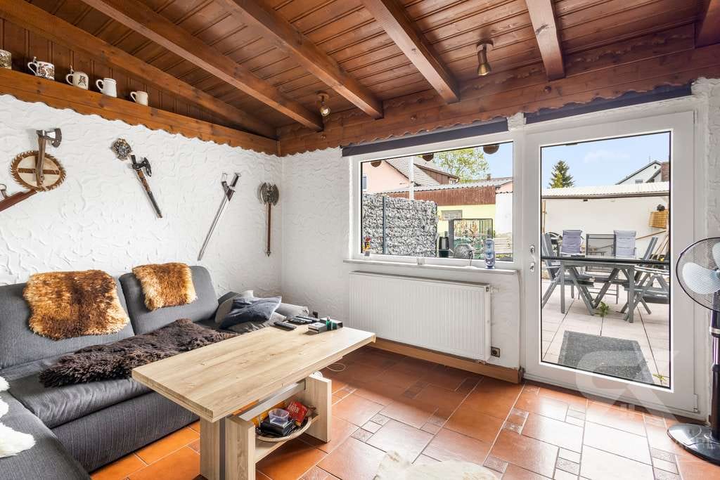 Immobilie in Hirschau - Attraktives Einfamilienhaus mit schöner Terrasse, Kamin und Doppelgarage am Waldrand von Hirschau - Bild 3