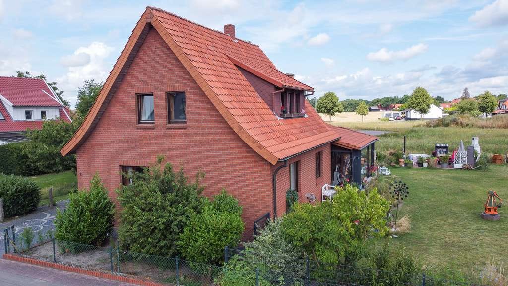 Immobilie in Lemförde - Wohngenuss mit Charme - gepflegtes Ein- bis Zweifamilienhaus mit Wintergarten - Bild 2