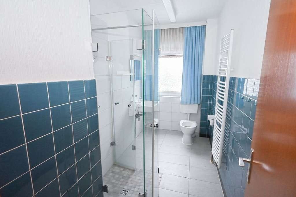 Immobilie in Bielefeld - Charmanter Bungalow mit Sanierungsbedarf auf großzügigem Erbpachtgrundstück! - Bild 3