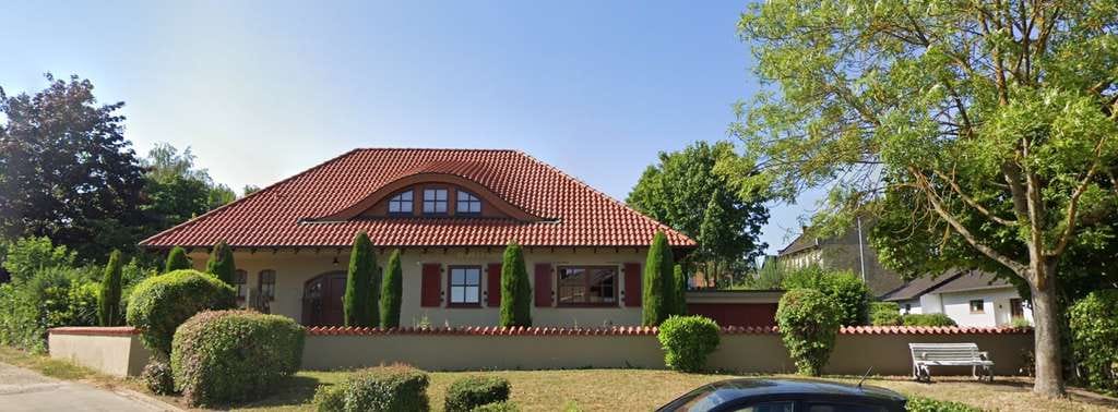 Immobilie in Ober-Hilbersheim - Viel Raum für Ideen: Traumhaftes Familienhaus mit Garten und Sauna – Bauplatz und Gewerbe möglich - Bild 0