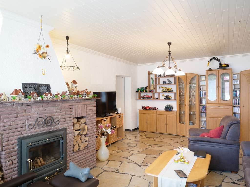 Immobilie in Erbes-Büdesheim - Viel Platz für Ihre Ideen. Großzügiger Bungalow in ruhiger Lage von Erbes-Büdesheim - Bild 4