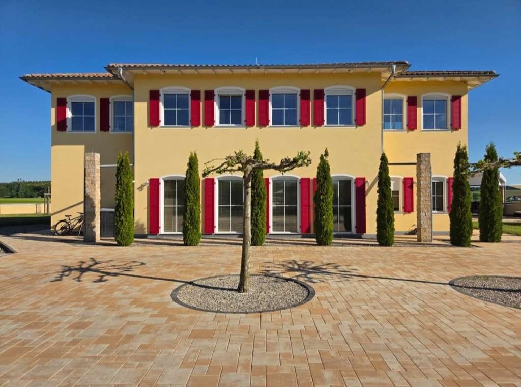 Immobilie in Sauldorf - Unternehmervilla Toskana Villa mit Outdoorküche Bar nahe Bodensee  - Bild 1
