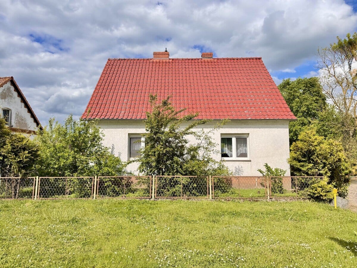 Immobilie in Rossow - HORN IMMOBILIEN++Einfamilienhaus mit zwei Heizsystemen in Rossow zwischen Pasewalk und Löcknitz - Bild 1