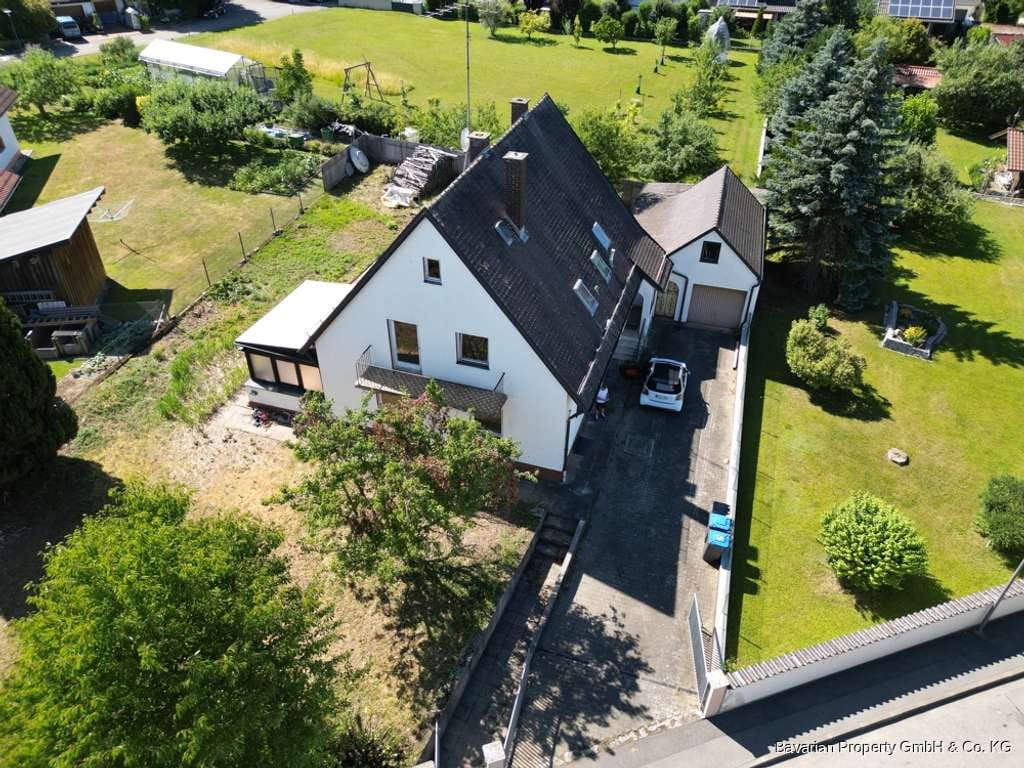 Immobilie in Geiselhöring - Viel Platz für die Familie: Zweifamilienhaus auf 970 m² Grundstück - Bild 1