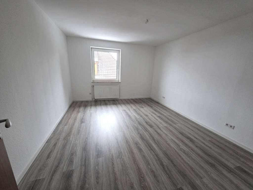 Immobilie in Wiesmoor - Wohnen lassen, Zukunft gestalten – vermietete OG‑Wohnung mit Maisonette‑Option - Bild 2