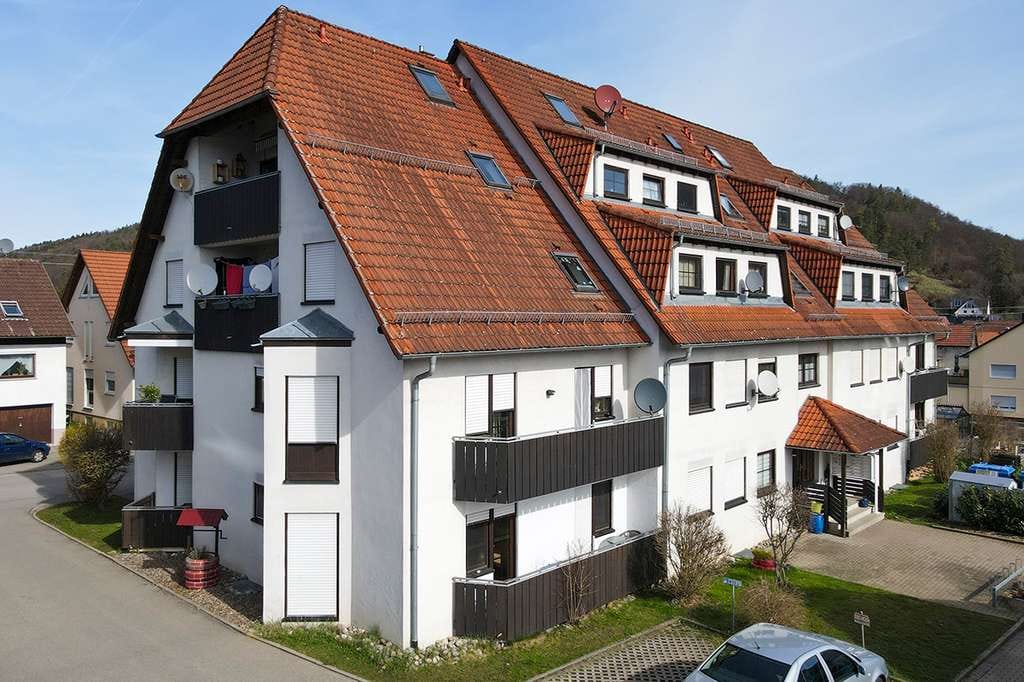 Immobilie in Burladingen - Charmante Wohnung mit Loggia ... ca. 90 m² Wohnfläche und zwei Bäder - Bild 0
