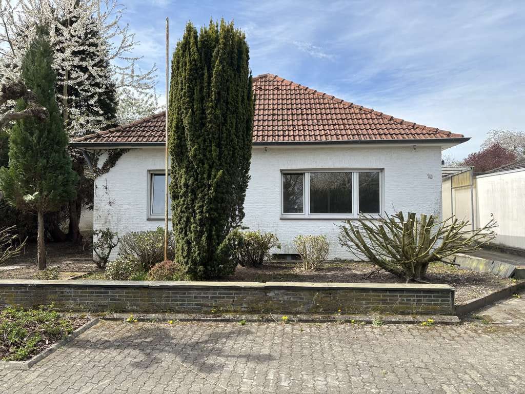 Immobilie in Erkelenz - freistehender, modernisierter Bungalow in ruhiger Lage, Kuckum - Bild 0