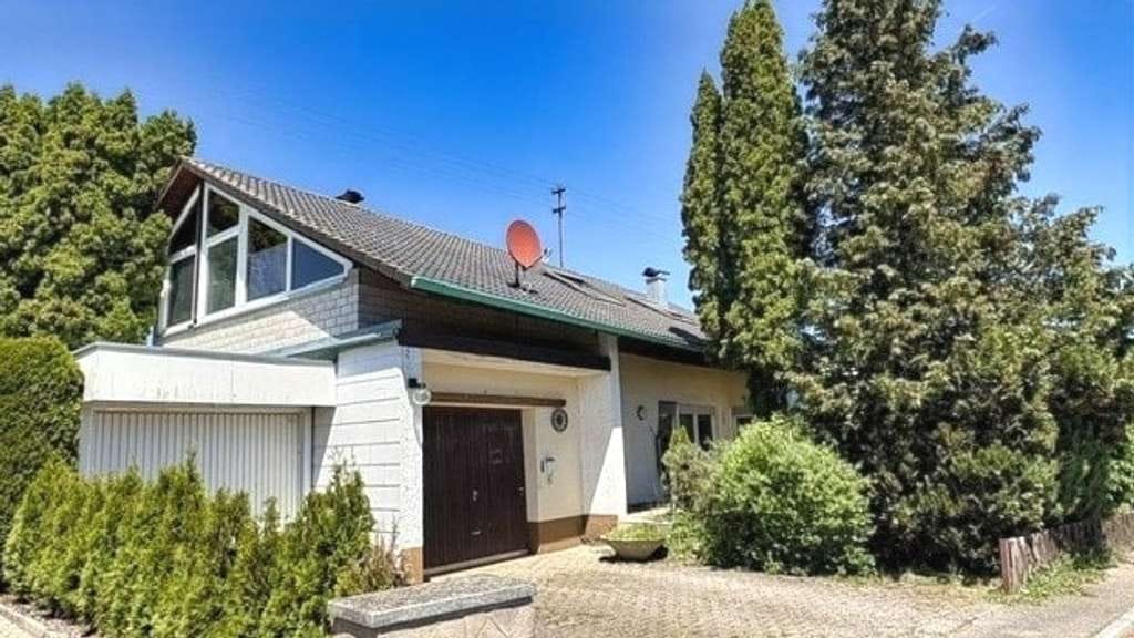 Immobilie in Oberndorf am Neckar - Mit handwerklichem Geschick zum Eigenheim  -renovierungsbedürftiges Wohnhaus in bester Wohnlage
 - Bild 1