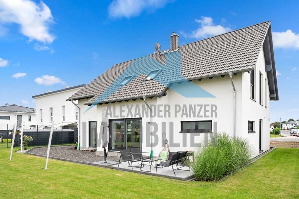 Immobilie in Fritzlar - neuwertiges und modernes Einfamilienhaus in Ortsrandlage von Fritzlar! - Bild 2