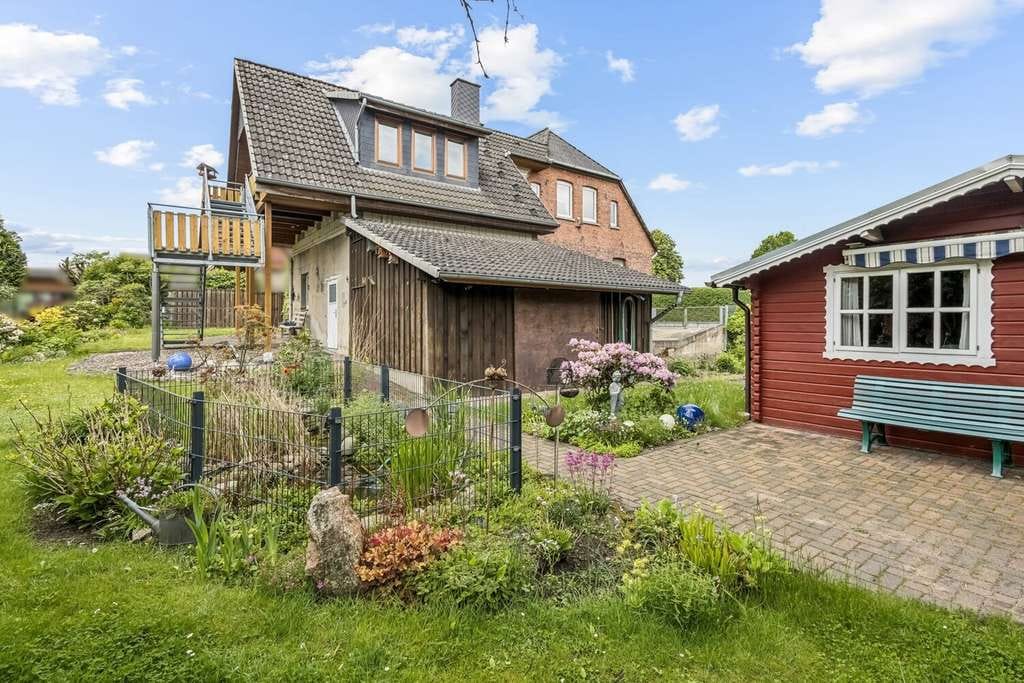 Immobilie in Soltau - Einfamilienhaus mit Einliegerwohnung und traumhaftem Garten - Bild 2