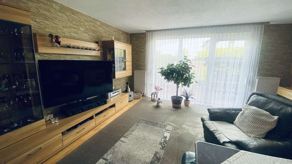 Immobilie in Hoyerswerda - Wojerecy - Gepflegtes Reihenendhaus mit Terrasse, Garage & Sauna - Bild 2