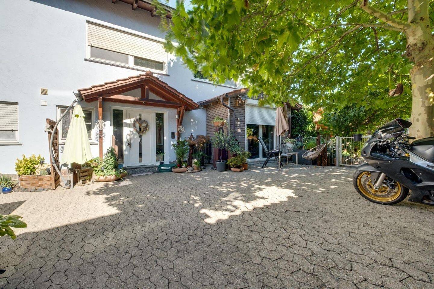Immobilie in Kitzingen - Zwei Wohnhäuser auf einem Grundstück in Kitzingen - vielseitig nutzbar, modern ausgestattet und mit viel Potential - Bild 2