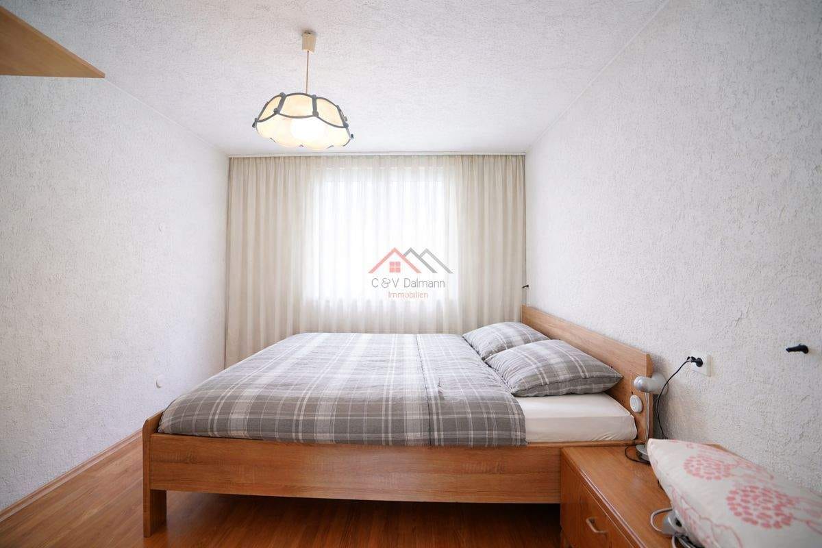 Immobilie in Tuttlingen - Stadtnahe 4 1/2-Zimmer-Wohnung mit Gartenanteil und Ausbaupotenzial! - Bild 3