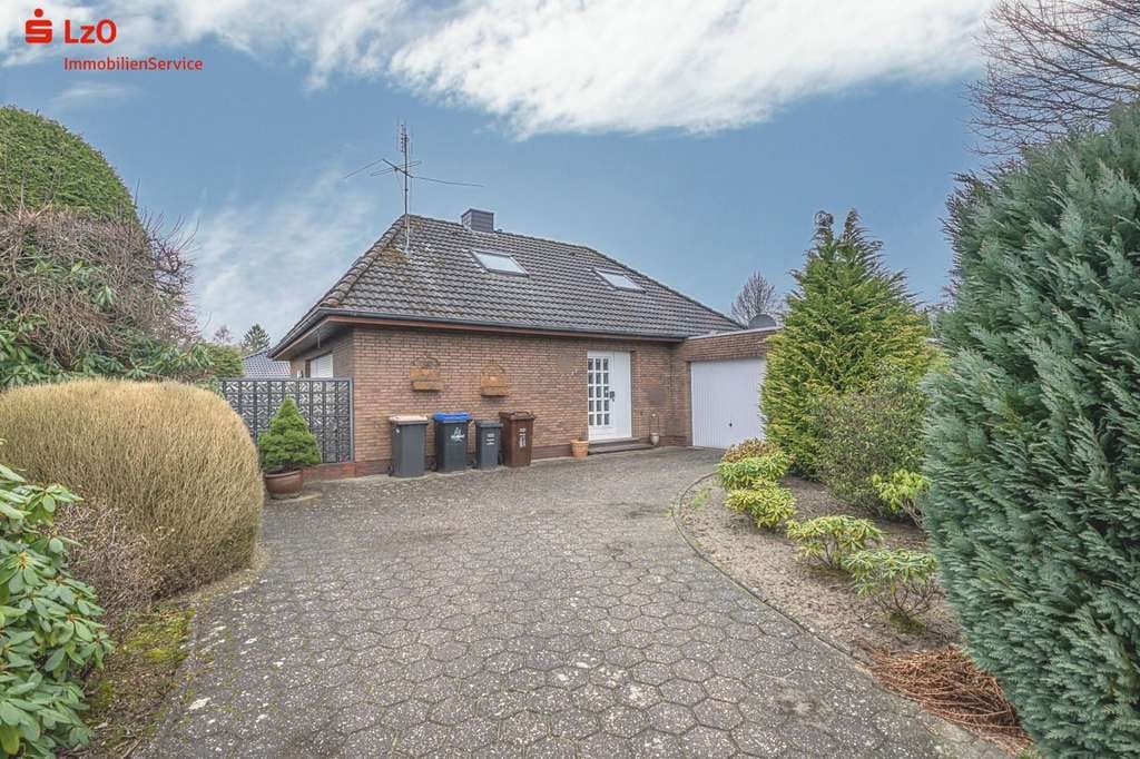 Immobilie in Zetel - Schöner Walmdachbungalow in ruhiger Siedlung - Bild 0