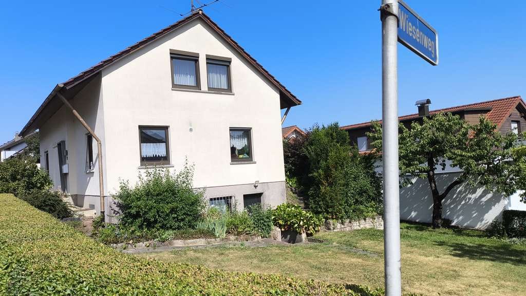 Immobilie in Unterensingen - Einfamilienhaus mit 2 Garage in Unterensingen, Baujahr 1960 keine Maklergebühren - Bild 0