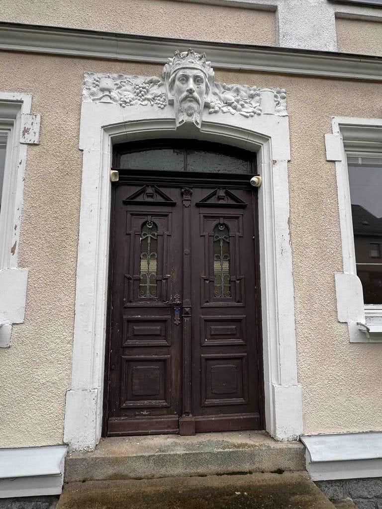 Immobilie in Arzberg - Herrschaftliches, großzügiges Einfamilienhaus mit Garten und Doppelgarage - Bild 1