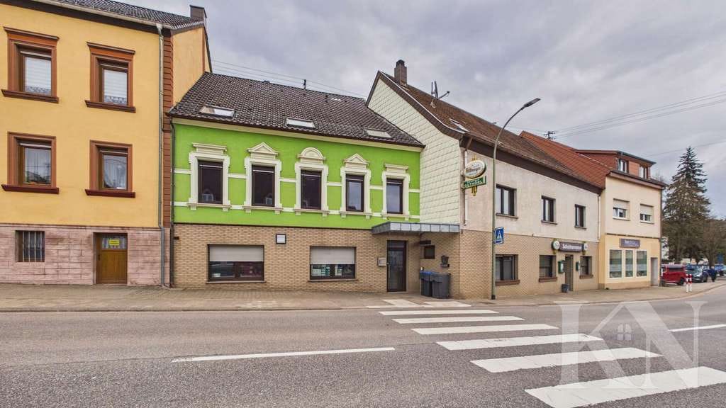 Immobilie in Eppelborn - Seltene Gelegenheit: Entkerntes Wohn- & Geschäftshaus mit viel Entwicklungspotenzial - Bild 1