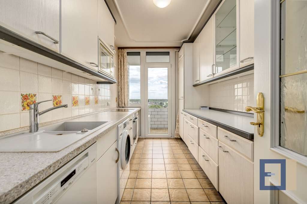 Immobilie in Rüsselsheim am Main - Viel Platz zum attraktiven Preis: 4-Zi. Wohnung, 110 m², 3 Balkone & Tiefgarage in Königstädten - Bild 3