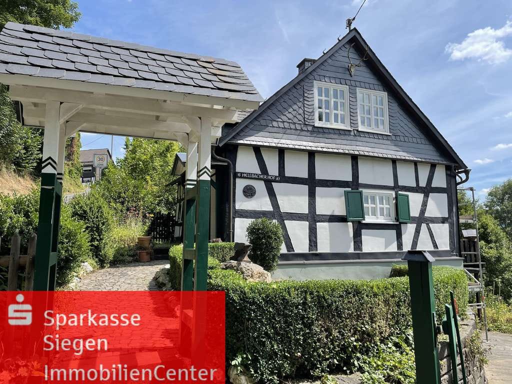 Immobilie in Kirchen (Sieg) - Seltenes Schmuckstück * Wohnen mit Geschichte und Komfort am Fuße der Freusburg * mit großer Scheune - Bild 0