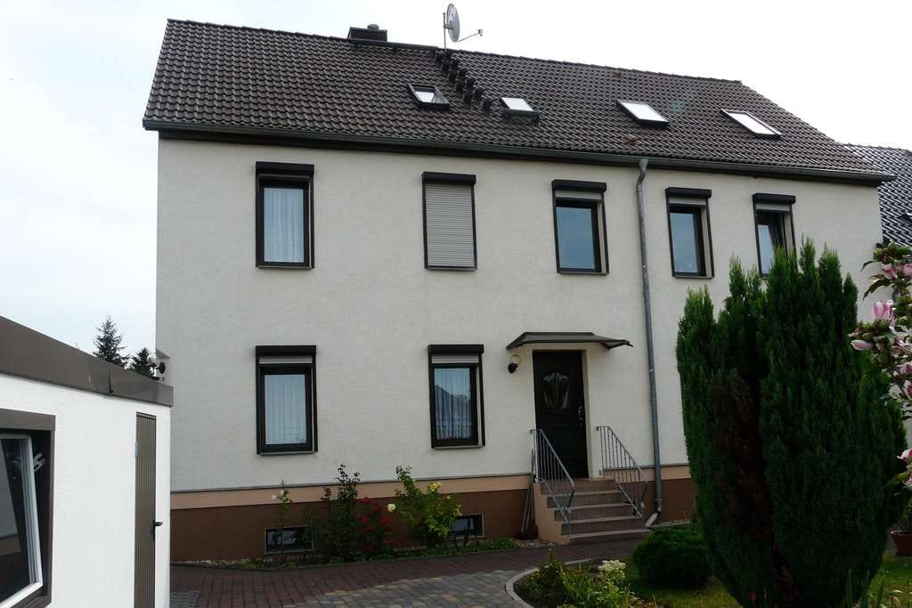 Immobilie in Sülzetal - Attraktives Mehrgenerationenhaus mit 5 Wohneinheiten , provisionsfreier Verkauf - Bild 2