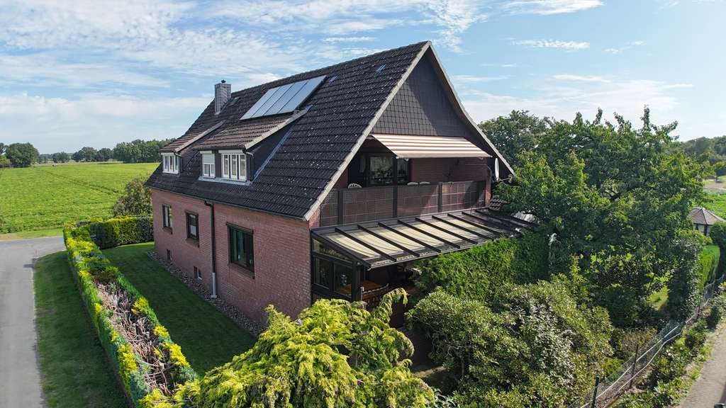 Immobilie in Eicklingen - Gepflegtes 1-2 Familienhaus mit Keller, Garage, Carport und Nebengebäude in ruhiger Randlage - Bild 2