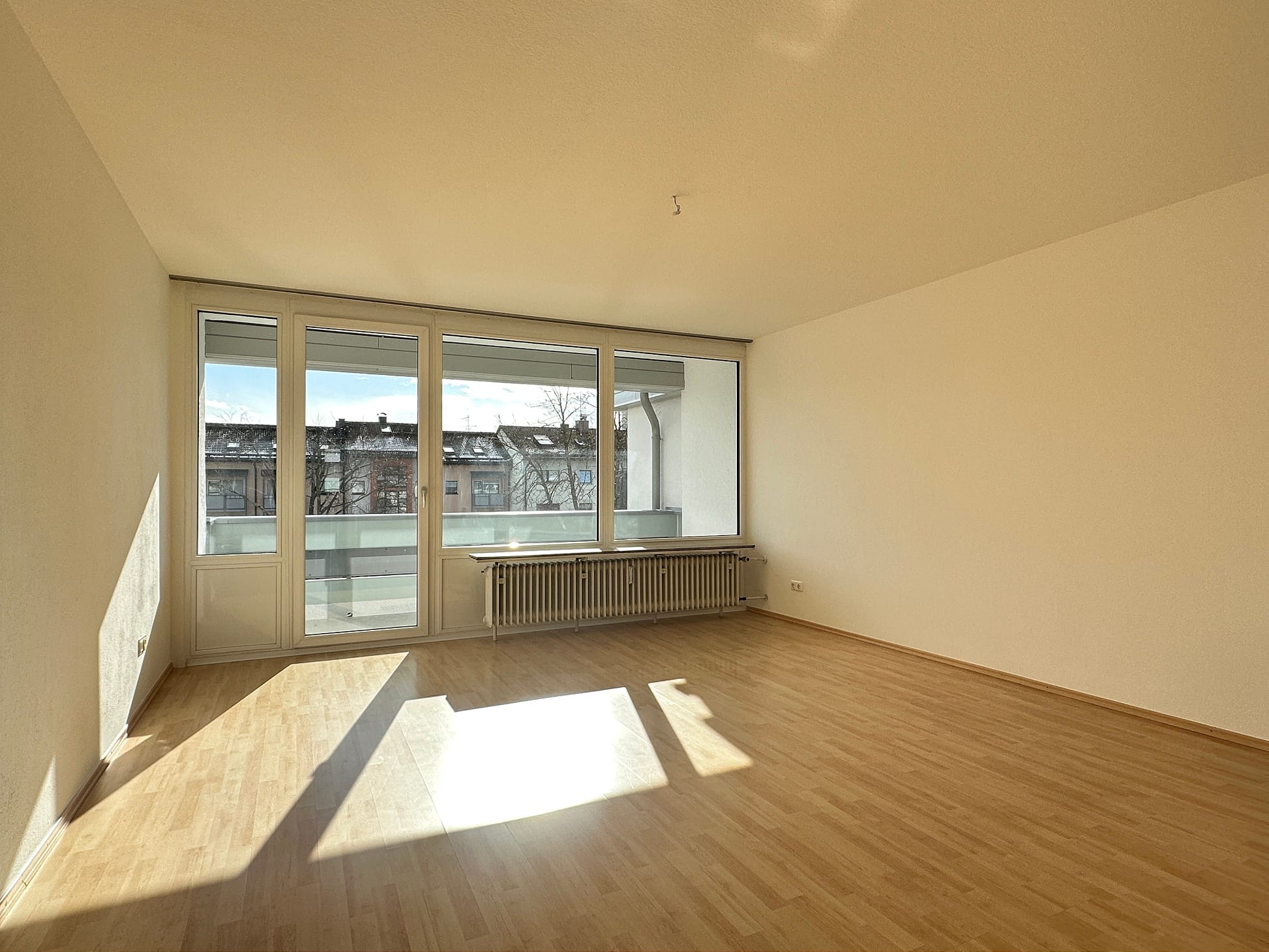 Immobilie in Kolbermoor - Wohnen mit Weitblick: Sonnige 3-Zimmer-Wohnung mit Balkon und Bergpanorama - Bild 0