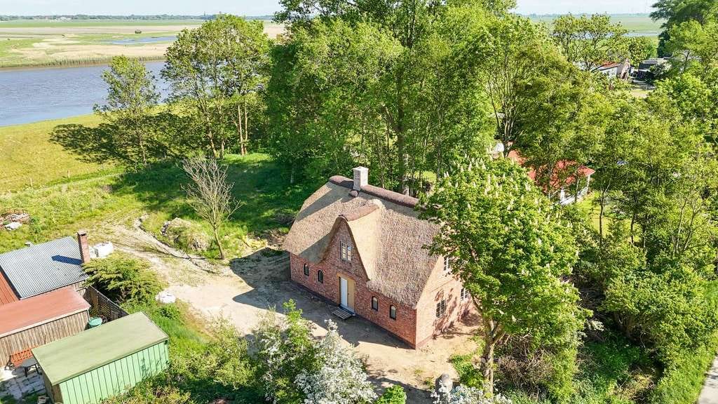 Immobilie in Oldenswort - Wohnen mit Geschichte – Neubau unter Reet am Eiderdeich - Bild 2